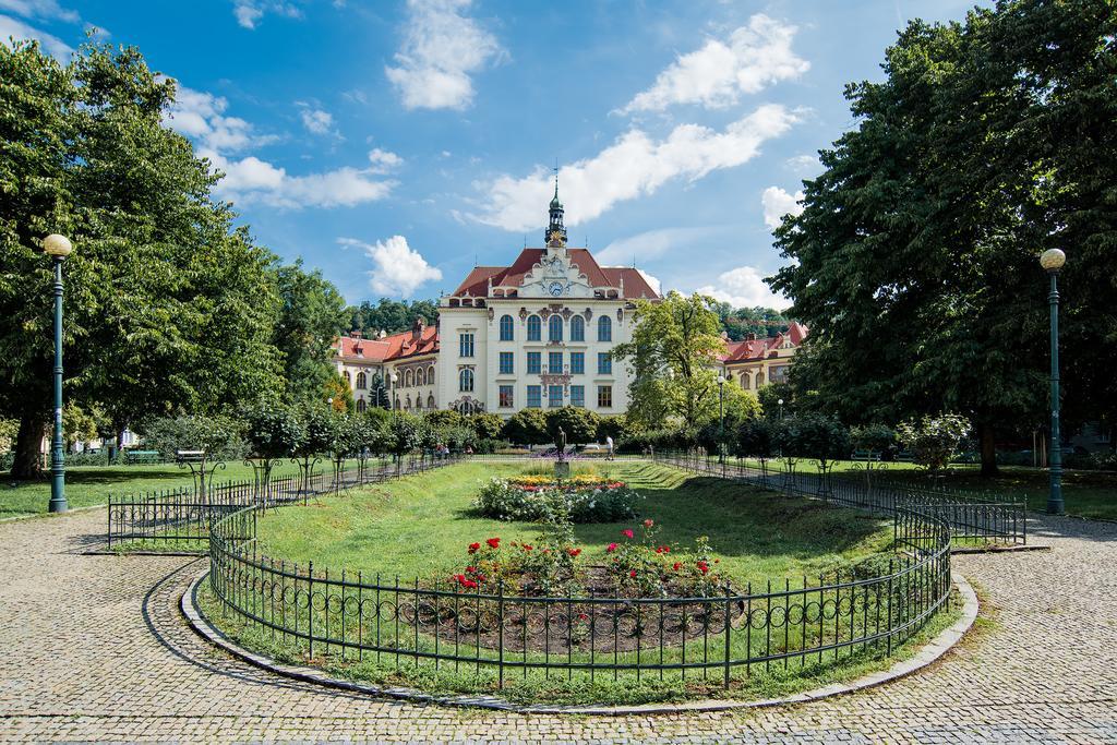 Apartment Gesse Brezinova Прага Екстер'єр фото