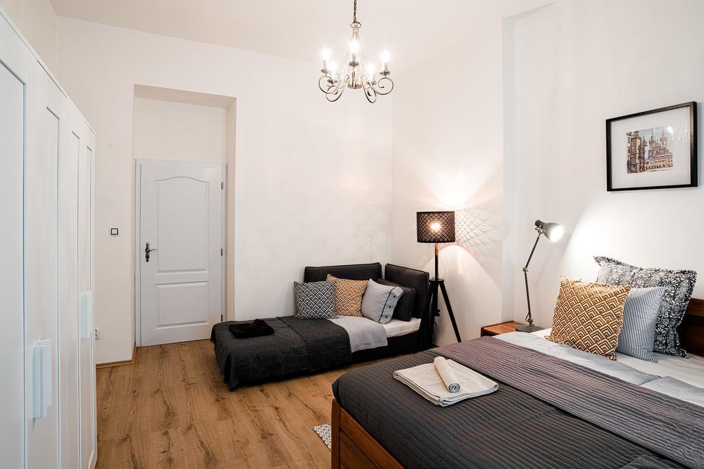 Apartment Gesse Brezinova Прага Екстер'єр фото